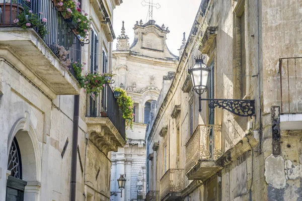 Affascinante strada del centro storico di Lecce, Puglia, Itly — Foto Stock