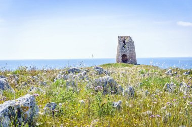 Güzel Akdeniz yatay, ortaçağ Kulesi, İtalya