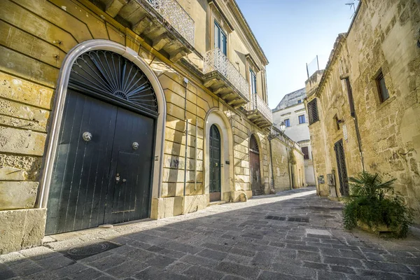 Charmante straat van historische Lecce, Puglia, dan — Stockfoto