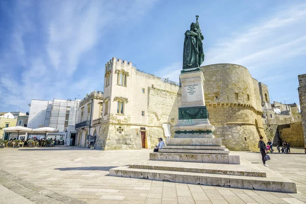 Castillo y monumento medieval en Otranto, Italia — Foto de Stock