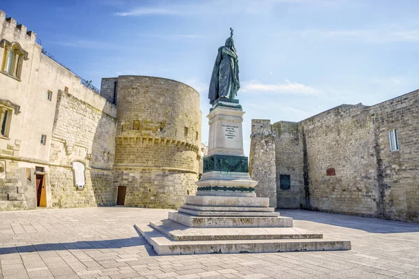 Castelo e monumento medieval em Otranto, Itália — Fotografia de Stock