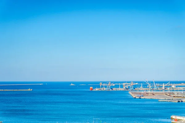 Ingresso al porto industriale di Brindisi, Puglia — Foto Stock