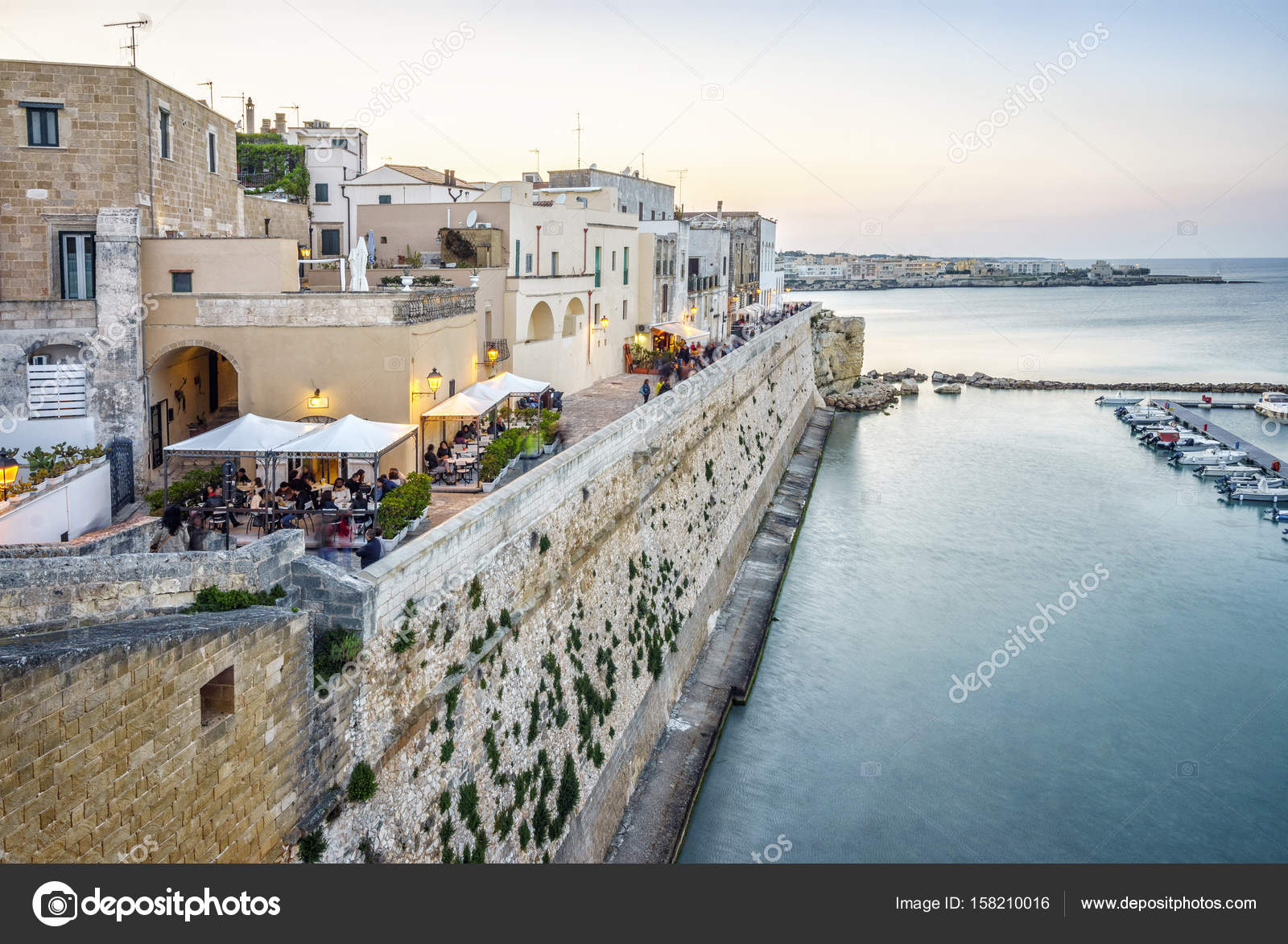 Belle Otranto par la mer Adriatique, Italie image libre de ...