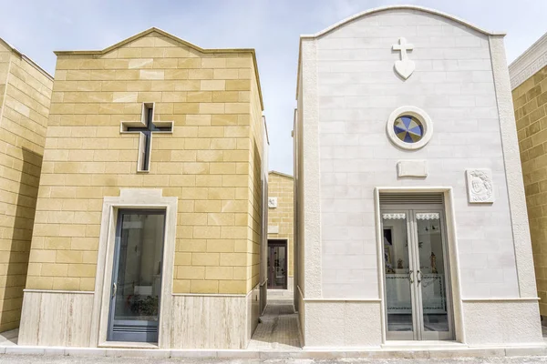 Modern cemetery with family graves in Italy — Stock Photo, Image