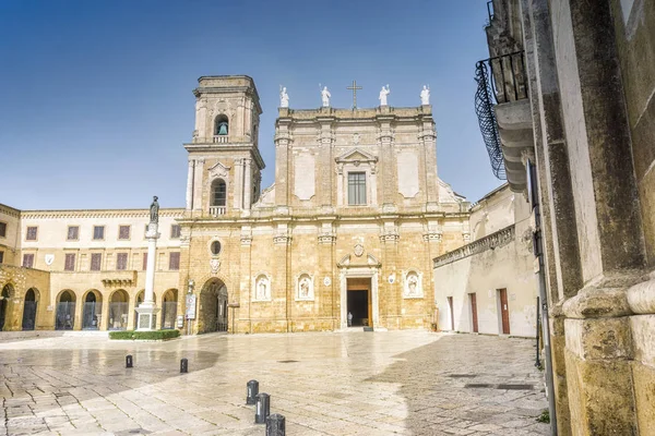 Katedrála v centru města Brindisi, Puglia, Itálie — Stock fotografie