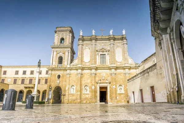 Katedrála v centru města Brindisi, Puglia, Itálie — Stock fotografie