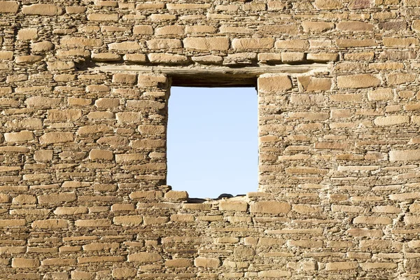 Window in an old wall by Chaco culture, USA — Stock Photo, Image