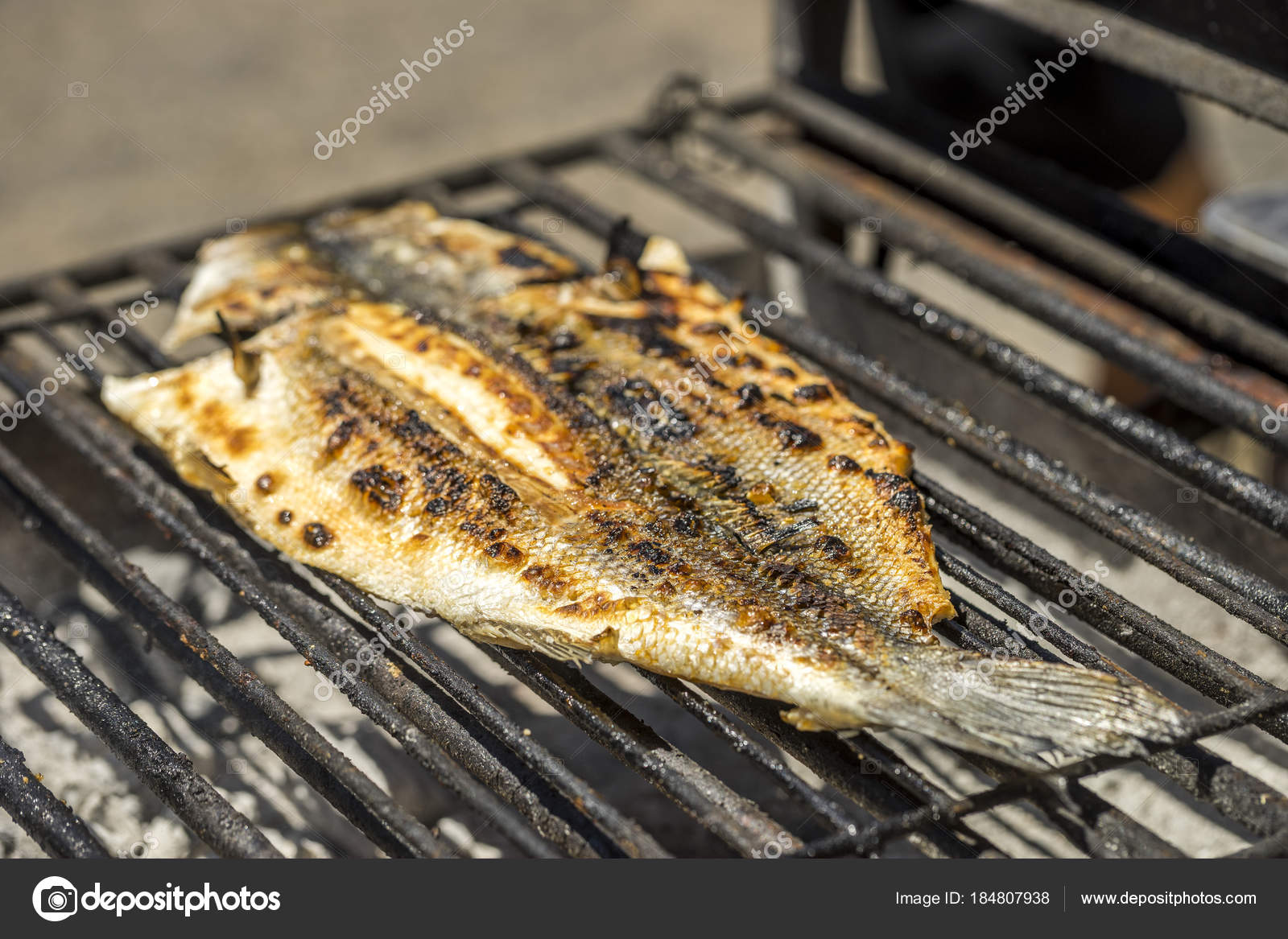 Popolare Alla Brace Pesce Mangiato In Portogallo Foto Stock