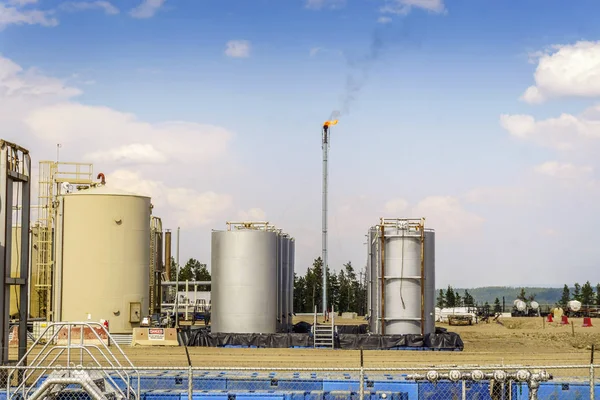 Small oil refinery next to Grande Prairie, Alberta, Canada — Stock Photo, Image