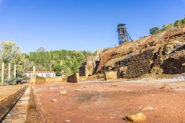 Museu de mineração com eixo antigo chamado Pena del Hierro em Nerva, Sp — Fotografia de Stock