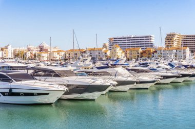 Tam turistik Vilamoura, Algarve'deki/daki oteller lüks yat Marina,