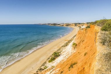 Güzel Falesia beach Atlantik Okyanusu, Albu tarafından yüksek kayalıklarla ile