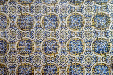 Portekiz 'de azulejos adı verilen orijinal eski mavi fayanslar