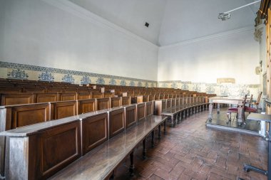 Eski üniversitede boş oditoryum