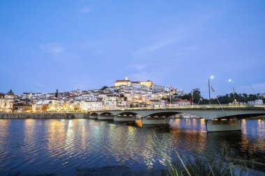 Akşamları Coimbra şehri, Portekiz