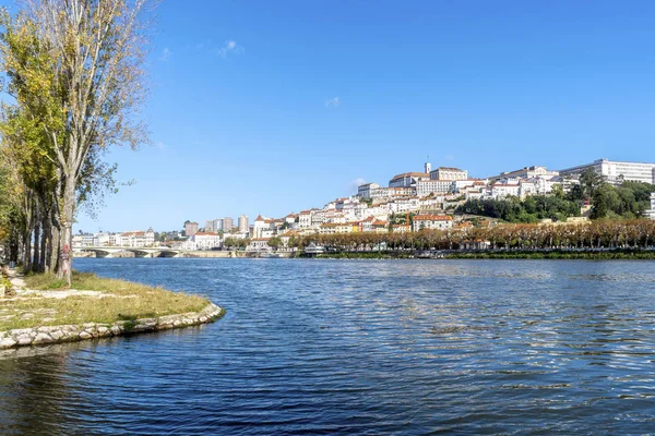 Beautiful old town of Coimbra located on the hill, Portugal — Stock Photo, Image