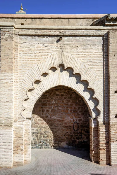 Moskee uit de 12e eeuw in het oude centrum van Marrakech, Marokko — Stockfoto