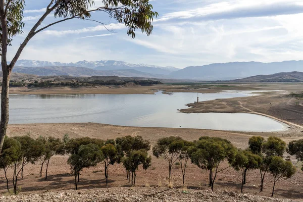 Hermoso lago y montañas al sur de Marrakech, Marruecos —  Fotos de Stock