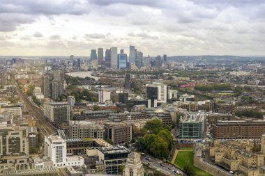 İngiltere, Londra 'daki finans merkezinin havadan görüşü