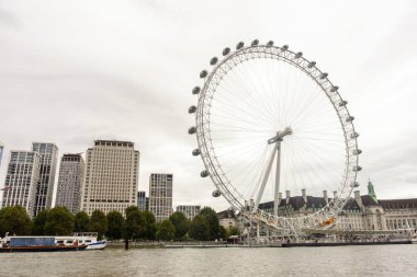 Thames Nehri 'nin yanındaki Londra Gözü, Uk