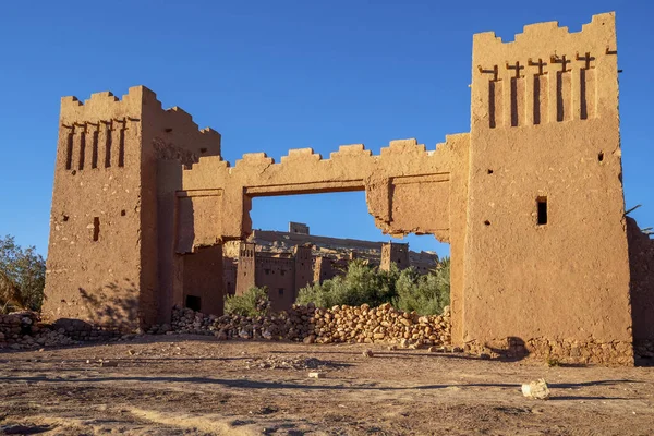 Исторический вход в глиняный город Айт Бен Хадду, Марокко — стоковое фото