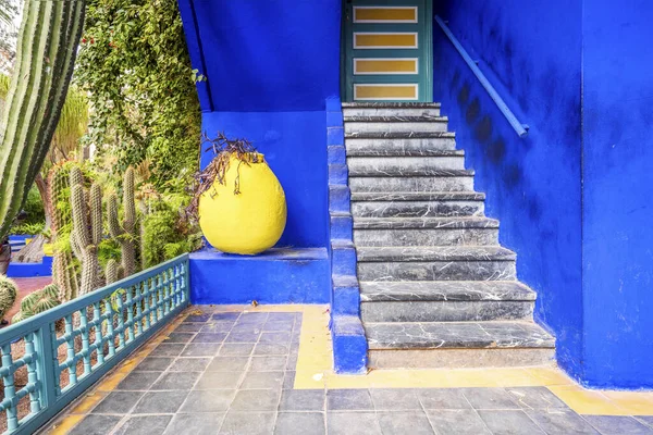 Jardim Majorelle bonita criada por Yves Saint Laurent em — Fotografia de Stock