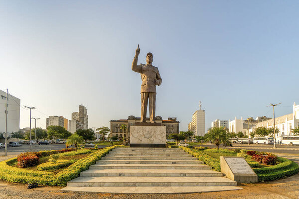 Памятник Махелю Саморе на площади Независимости в Мапуту, столице Мозамбика

