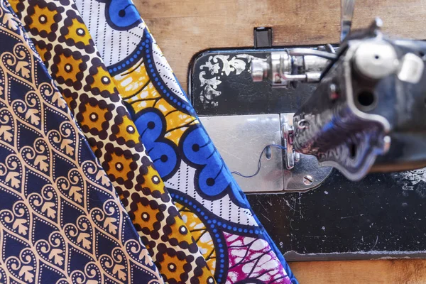 Máquina Costura Tecidos Africanos Oficina Costureira Moçambique África — Fotografia de Stock
