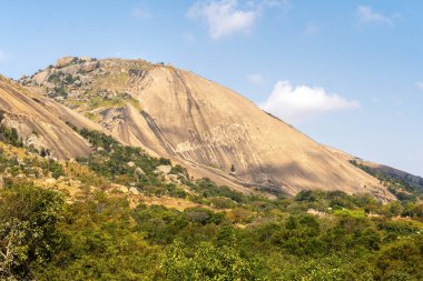 Eswatini 'nin başkenti Mbabane' nin yanında Sibebe adında dev bir taş var.