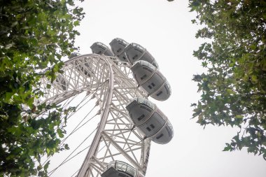 Londra, İngiltere - 30 Eylül 2019: Londra Göz Tekerleği olan şehir simgesini kapatın