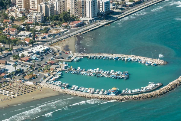 Mar cidade portuária de Larnaca, Chipre . — Fotografia de Stock