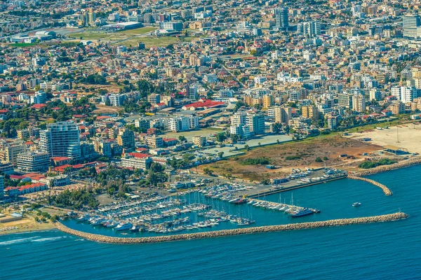 Mar cidade portuária de Larnaca, Chipre . — Fotografia de Stock