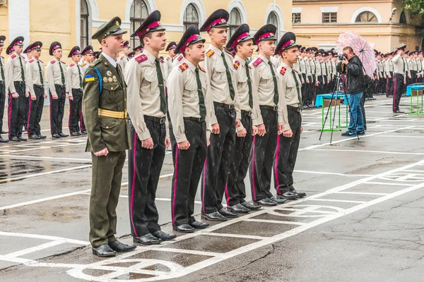 QUIIV, UCRÂNIA - 26 de maio de 2017: Cerimônia por ocasião do fim do ano acadêmico no liceu militar de Kiev de Ivan Bohun . — Fotografia de Stock