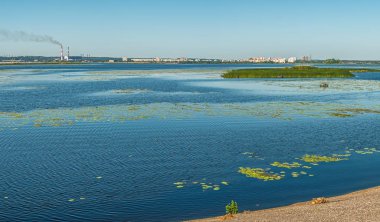 Dinyeper Nehri 'nin Panoraması Kiev şehrinin aşağısında..