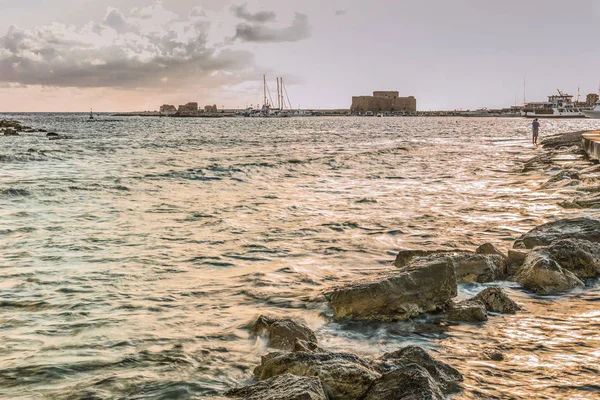 Paphos harbour adlı günbatımı.