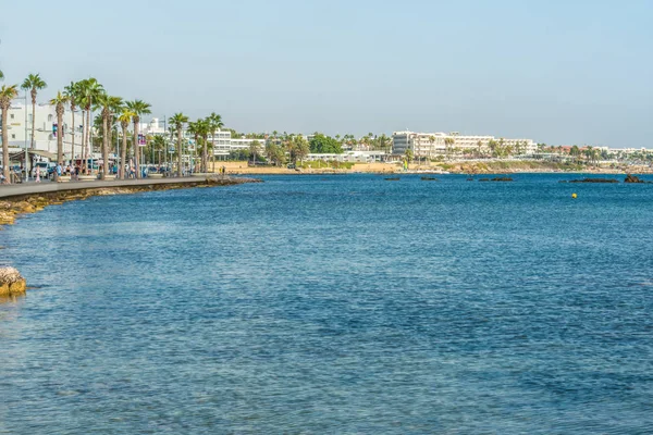 Vista do dique em Paphos Harbour, Chipre . — Fotografia de Stock