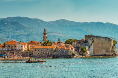 Budva korunmuş en iyi ortaçağ Akdeniz şehirlerinden biridir. 