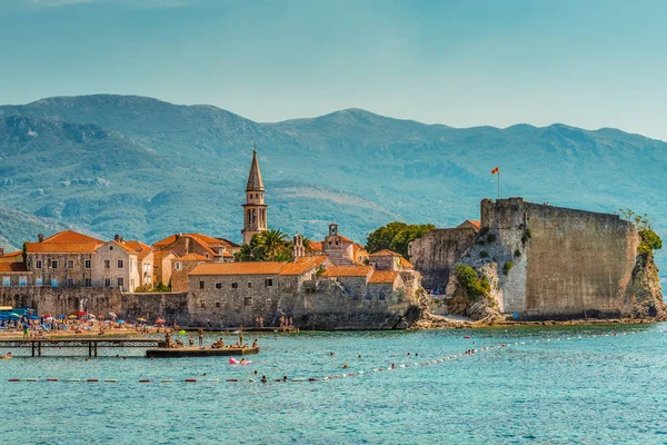 Budva es una de las ciudades mediterráneas medievales mejor conservadas . — Foto de Stock