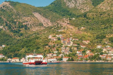 Araba feribot Herceg Novi ve Kotor kentleri Kotor Koyu'nun, Karadağ bağlama