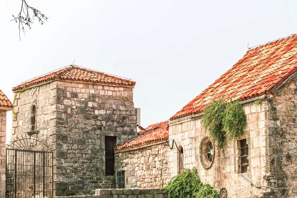 Cidade velha de Budva ou stari grad é algo como um mini Dubrovnik e atração de estrela para a temporada turística de Montenegro . — Fotografia de Stock