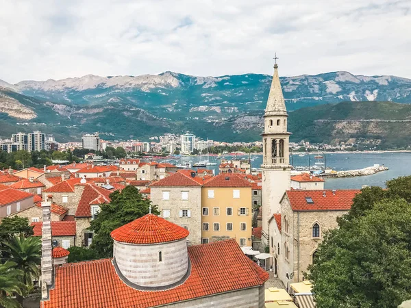 Vista Del Casco Antiguo Budva Antiguas Murallas Edificios Con Techo — Foto de Stock