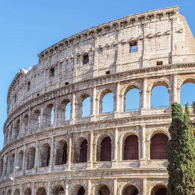 Kolezyum ya da Flavian Amfitiyatrosunun bir parçası - Antik Roma 'nın bir sembolü olan en büyük ve en ünlü Roma amfi tiyatrosu..