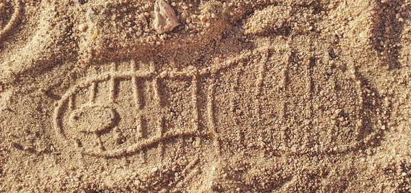 エジプトのシャルム シェイクのビーチにある砂の上の足跡 — ストック写真