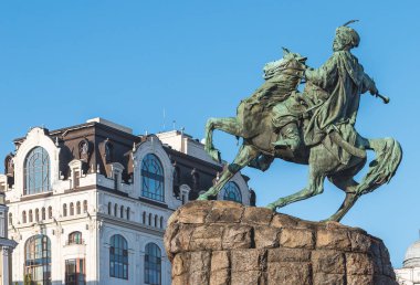 Ukrayna 'nın Kiev kentindeki Sofya Meydanı' nda Bogdan Khmelnitsky 'nin bronz anıtı. Şehrin en bilinen anıtı ve Kiev 'in orijinal sembolü.