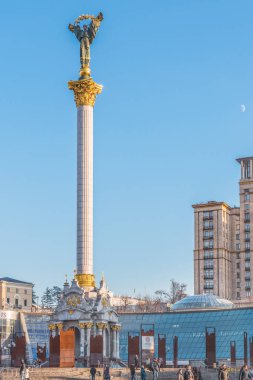Kiev, Ukrayna - 3 Ocak 2020: Bağımsızlık Anıtı - Ukrayna 'nın bağımsızlığına adanmış bir zafer sütunu.