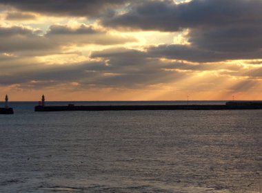 Calais 'den Dover' a giden feribota binmek - Sunset 'teki Dover Kıyı Kayalıkları' nın Güzel Manzarası 