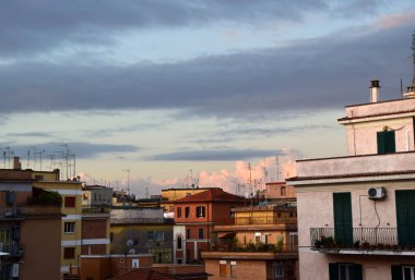 Roma 'daki Chiara Madre Oteli' nin manzarası - İtalyan evlerinin çatıları