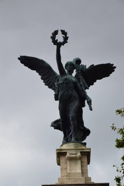 Roma, İtalya 'daki Ponte Vittorio Emanuele II heykelleri