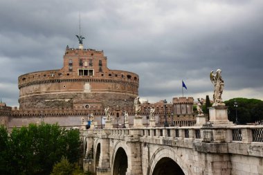 Sant Angelo Şatosu ve Ponte Sant Angelo Roma, İtalya 'daki Melek Heykelleriyle