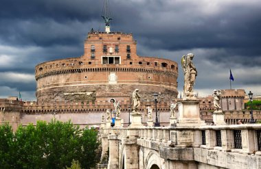 Sant Angelo Şatosu ve Ponte Sant Angelo Roma, İtalya 'daki Melek Heykelleriyle